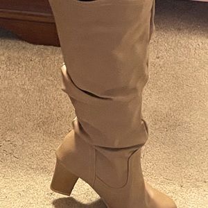 Tan slouch Maggie39 boots, new, never worn
